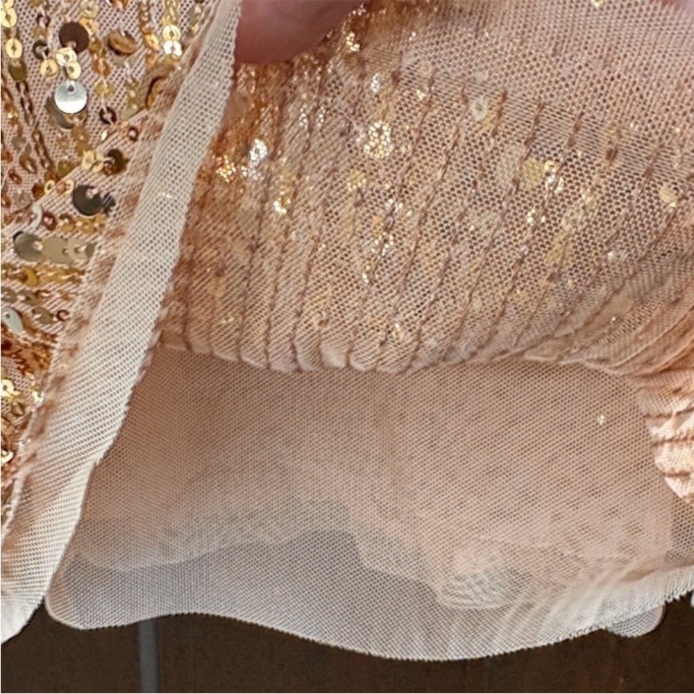 NWT Free People Midnight Kiss
Sequined Mini Slip Dress Gold Medium Retail $98.00 - Picture 9 of 12